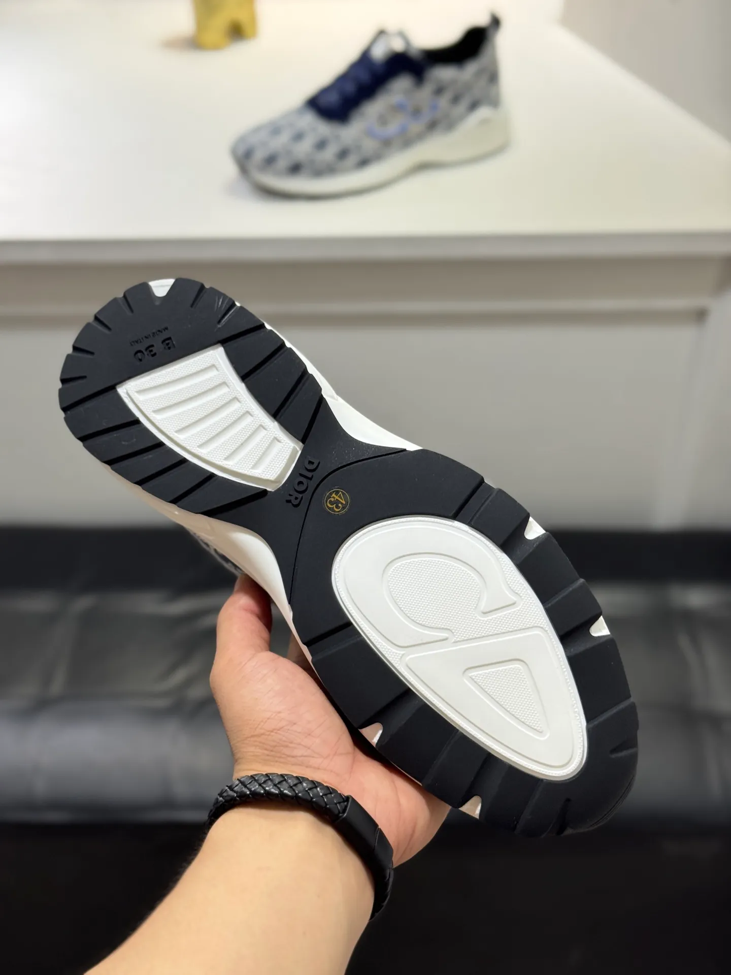 Men's shoes 💰420 [New style] 🏵️🏵️Original quality! Dior🔥Christan Dior (Dior) hot style [new style]⚠⚠️Top purchasing agent🔍🔍Men's HK counters are on sale simultaneously. Sole: The original sole is specially provided by the original factory. The exclusive movable molded sole is super comfortable. The original factory follows the order. 🔍🔍The high-quality multi-color splicing design is exquisite and unique, with canvas upper and mesh lining💪Details determine the quality. We only make shoes with care. You can go in and out of the counter at will. Welcome to compare🇮🇹Size: 38-44 (45 customized)